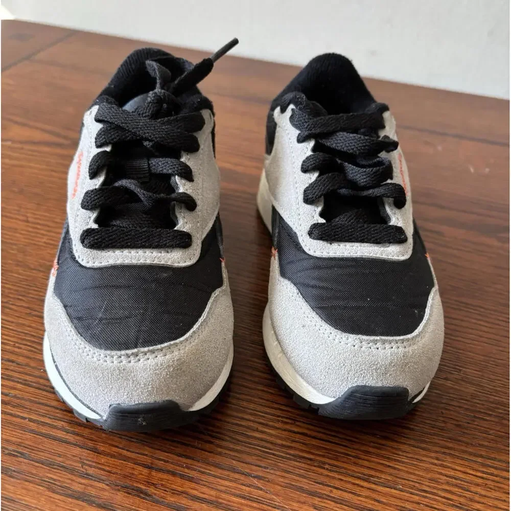 Reebok Youth Classic Tennis Shoe, Sneakers Black White Red Youth Size 11 - Picture 2 of 9